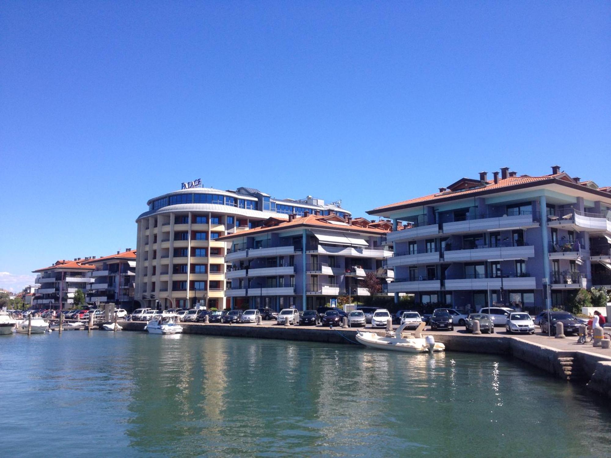 Costa Azzurra Apartment Grado Exteriör bild